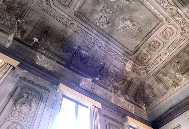 Piove di nuovo nella chiesa dei Cavalieri 