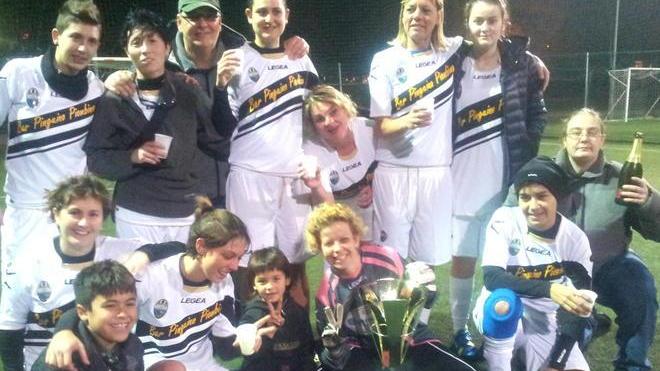 Le ragazze del Bar Pinguino conquistano il primo trofeo 2014