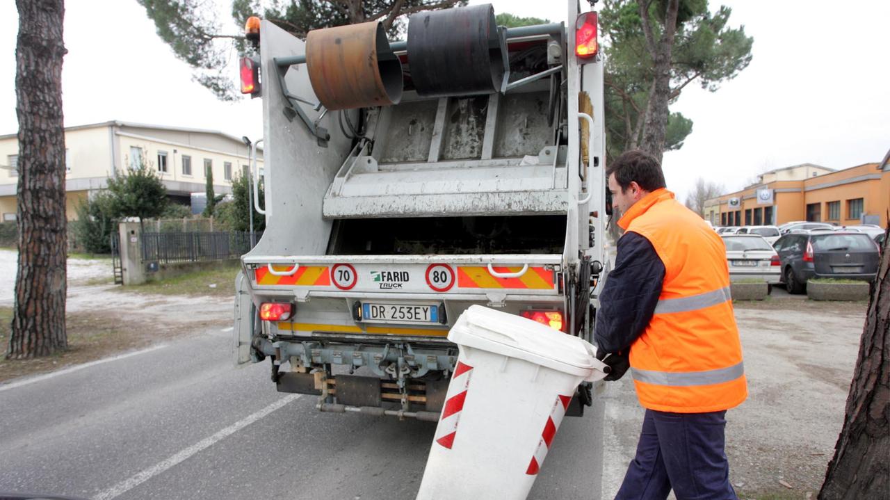 «Usciamo dal Cosea» Il vicesindaco attacca il servizio rifiuti