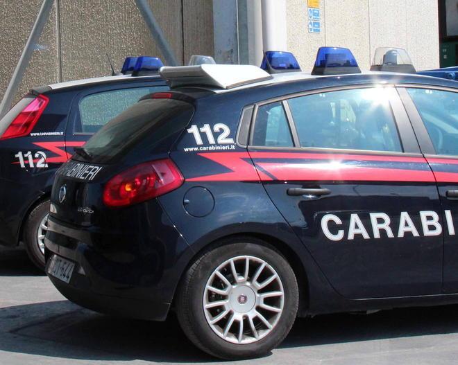 Nel cruscotto dell’auto oltre 2 etti di cocaina: arrestato dai carabinieri 