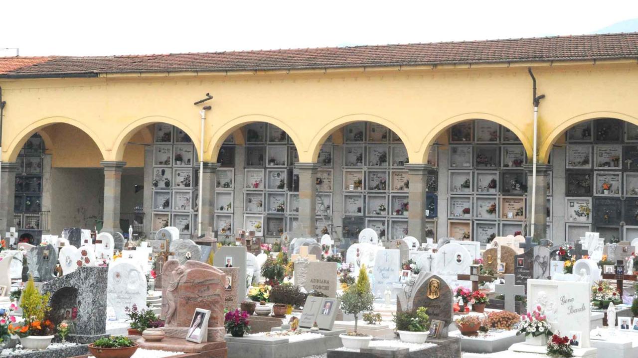 Al cimitero manca la buca dove seppellire il morto