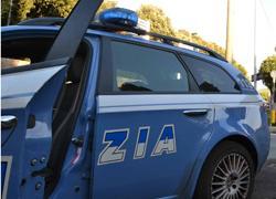 Nasconde l’eroina nella borsa della fidanzata: arrestato 