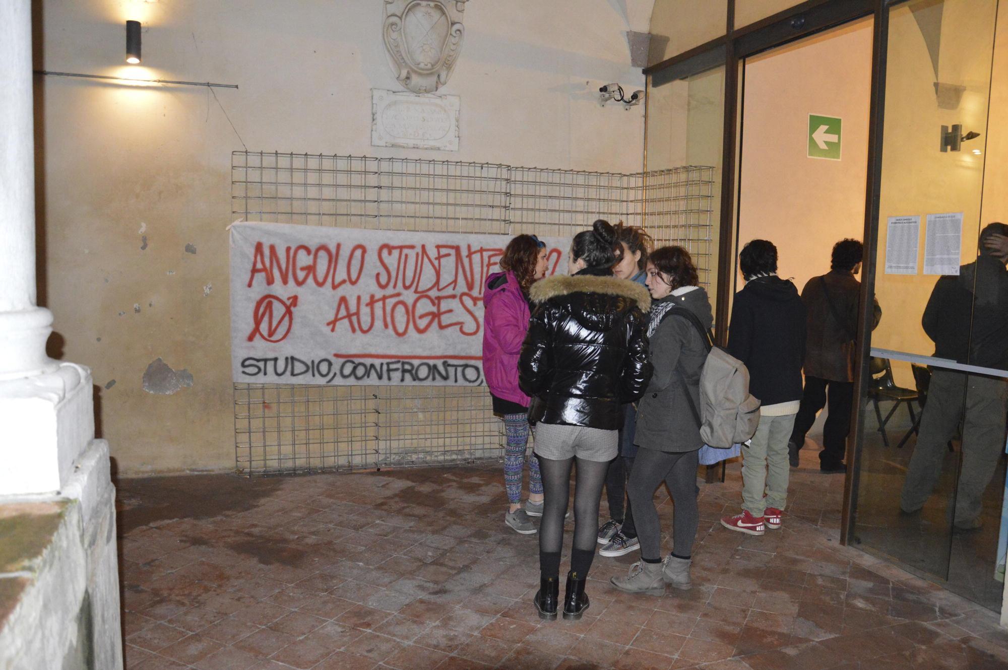 La sala computer è chiusa? Ecco l’“Angolo autogestito”