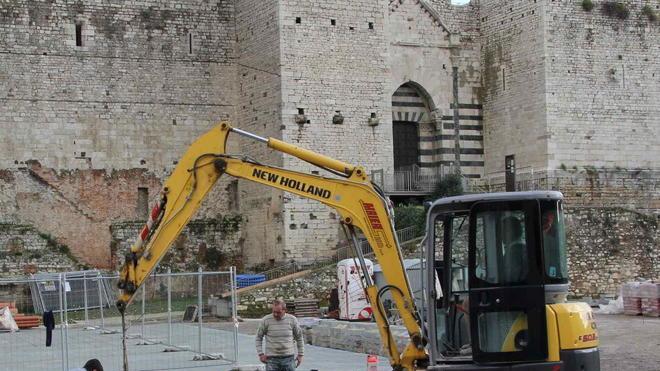 Ripartiti i lavori sotto il Castello