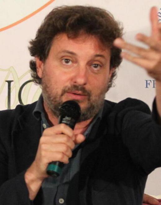  Pieraccioni allestisce il presepe sbagliato