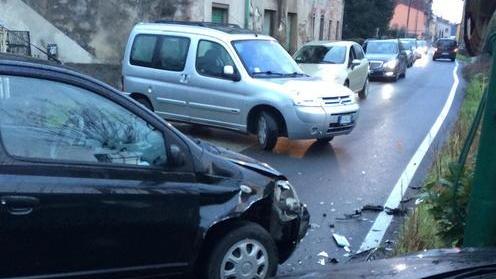 Ancora un incidente lungo la via di Carraia