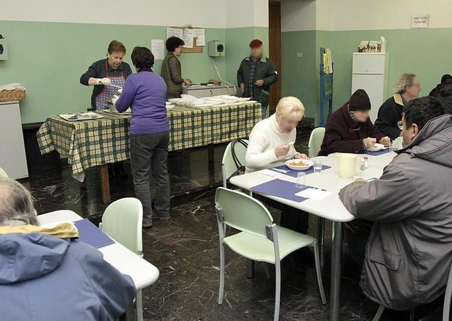 Seicento persone alla mensa dei poveri 