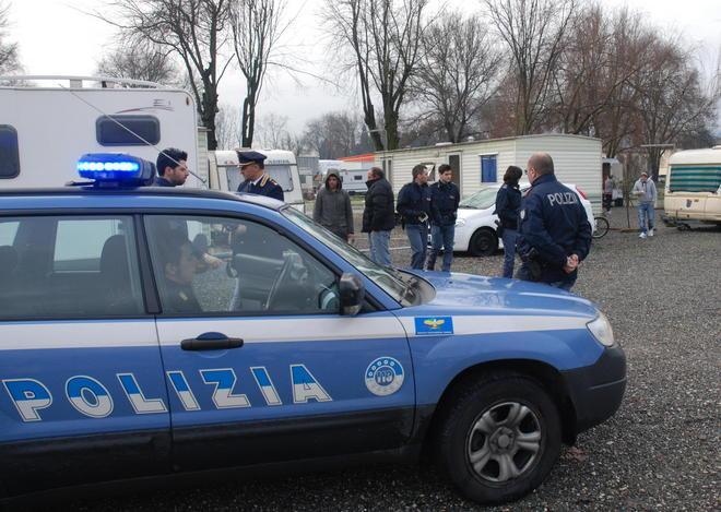Controllo a sorpresa al campo nomadi 