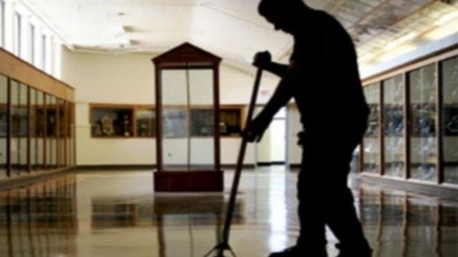 Pulizie ko nelle scuole, fa capolino una soluzione