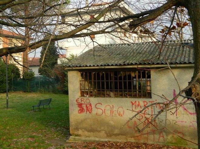 Tetto di amianto nel parco giochi 