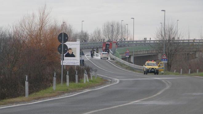 Furto di rame ai lampioni, la strada rimane al buio