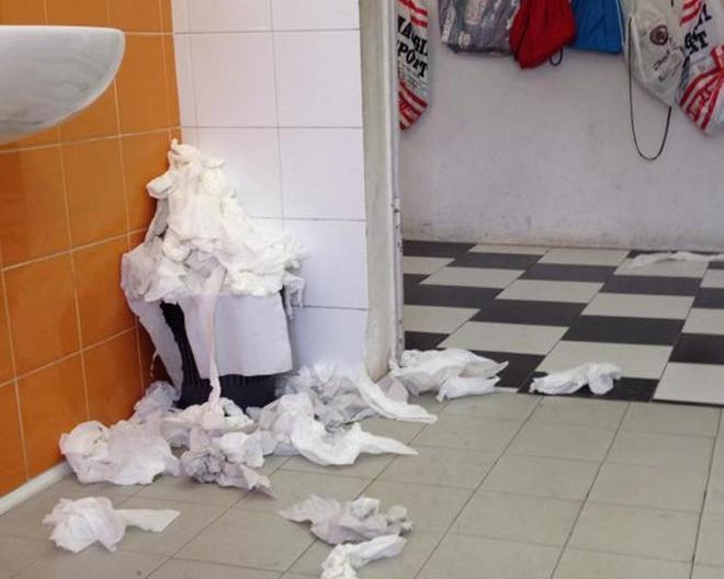 Scuole sporche, Filippi: «Il prefetto garantisce l’immediato ritorno alla normalità» 