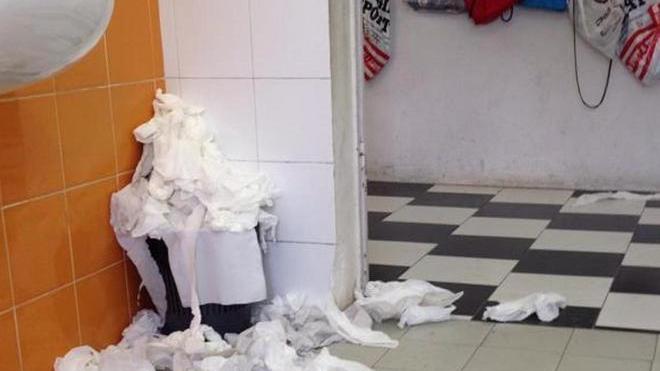 Scuole sporche, Filippi: «Il prefetto garantisce l’immediato ritorno alla normalità»