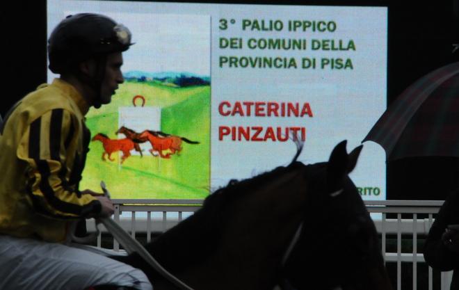San Rossore tra bozzetti del Palio e ostacoli 