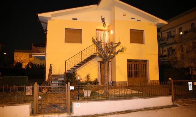 Accoltella il marito, in silenzio davanti al Gip