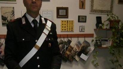 Coca in auto, arma e parrucca a casa