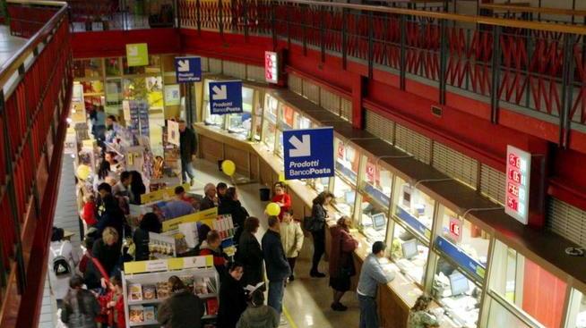 Poste senza bagni per i clienti tutti gli uffici non a norma