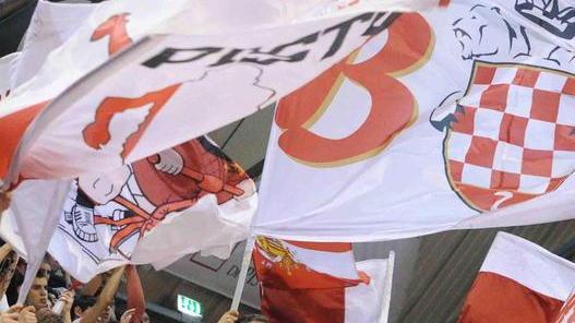 Una t-shirt per pagare la multa inflitta dopo la sfida con Bologna
