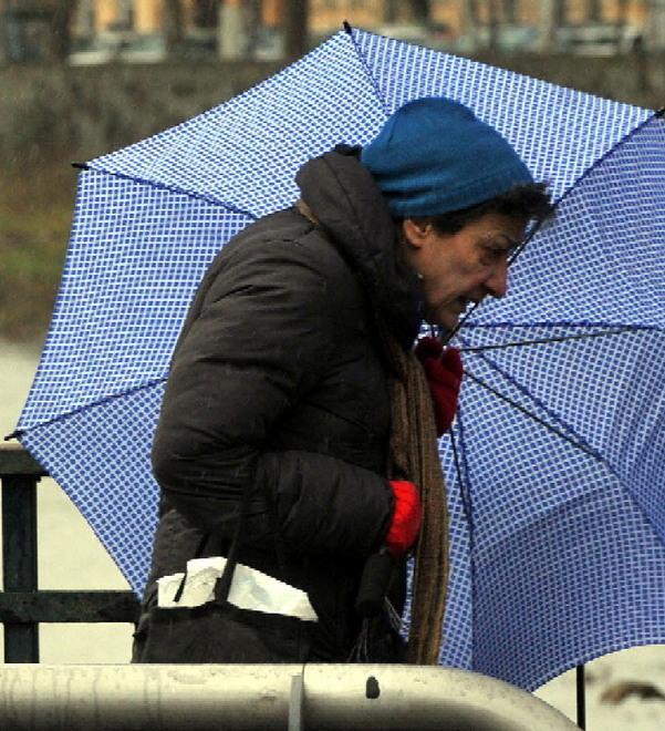 Smottamento in via Antichi continua l’allerta meteo