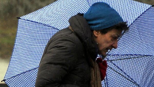 Smottamento in via Antichi continua l’allerta meteo