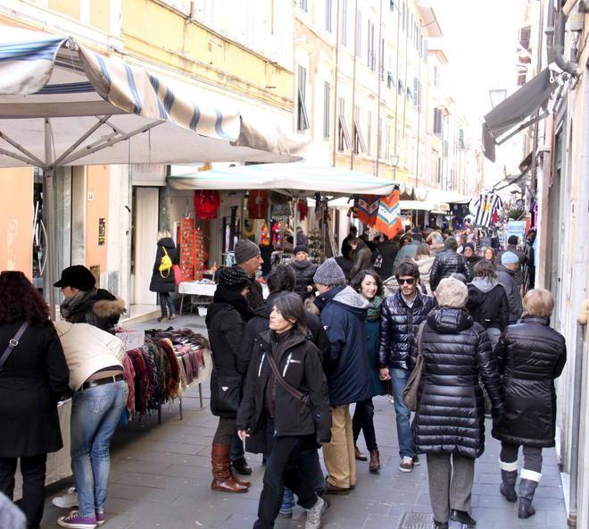 Suolo pubblico meno caro per i venditori ambulanti 