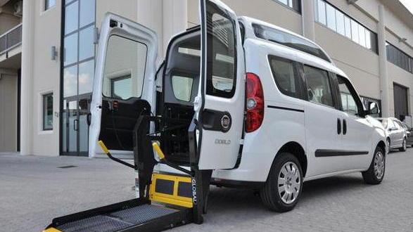 Nuova auto per trasportare i disabili