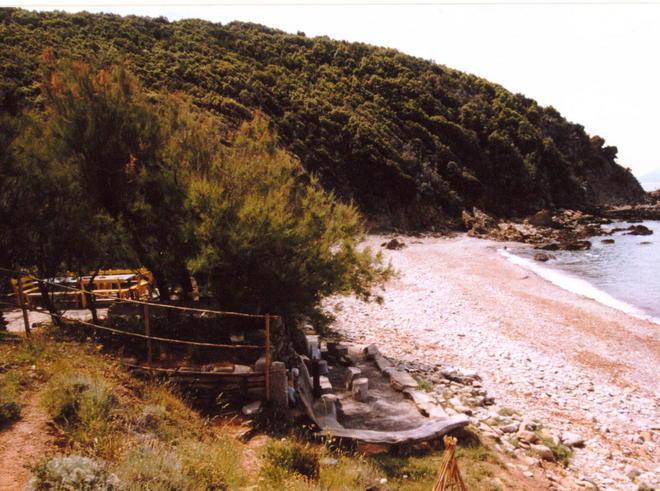 Si perde sul promontorio, anziano salvato 