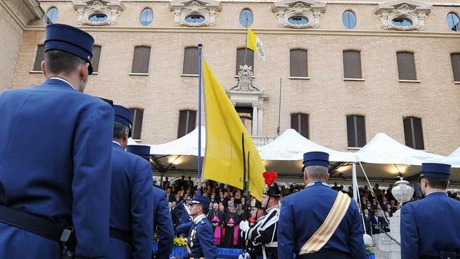Annuncia il suicidio Viene salvata dal vescovo