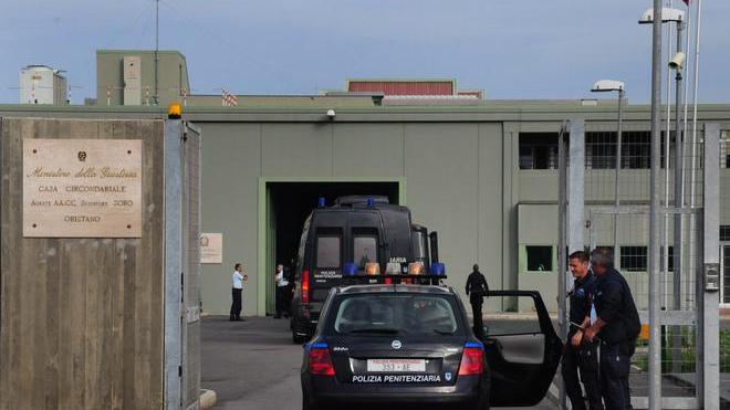A Massama svuotate le celle, arrivano altri detenuti speciali