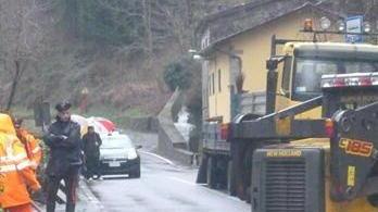 Caos frane in montagna statale chiusa per 4 ore