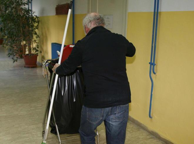 Scuole, pulizia a rischio per il taglio ai fondi 