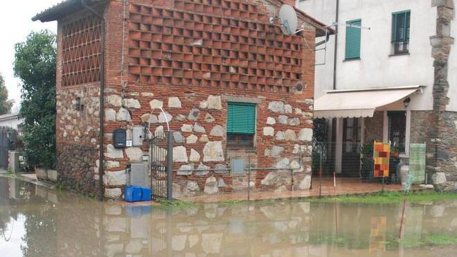 La Piana va sott’acqua esondano Viaccia e Ramo