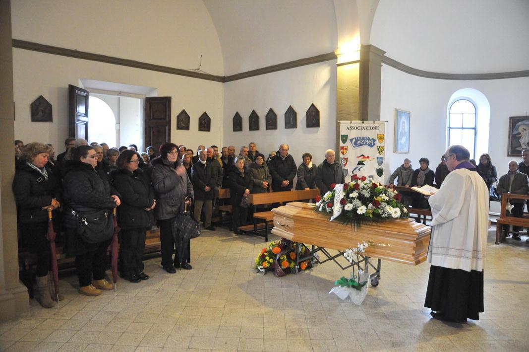 Una folla commossa al funerale di Michelotti 