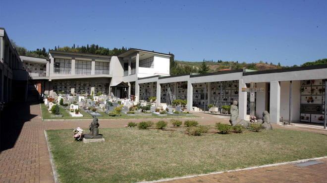 Rubano i giochi sulla tomba di un bimbo morto a 2 anni