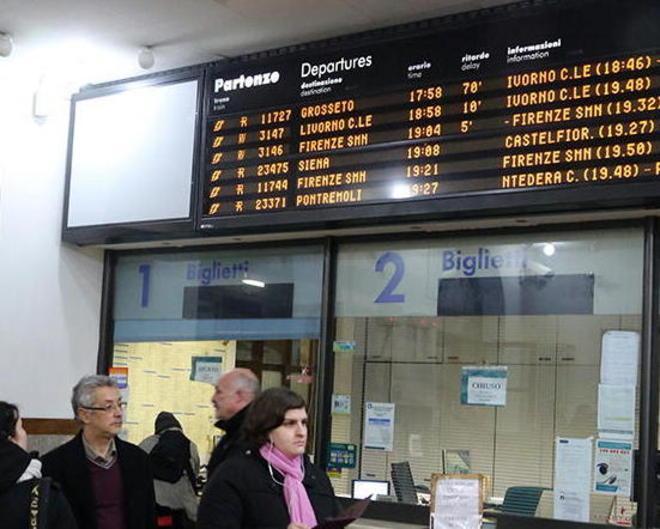 Si rompe una rotaia, treni a rilento 