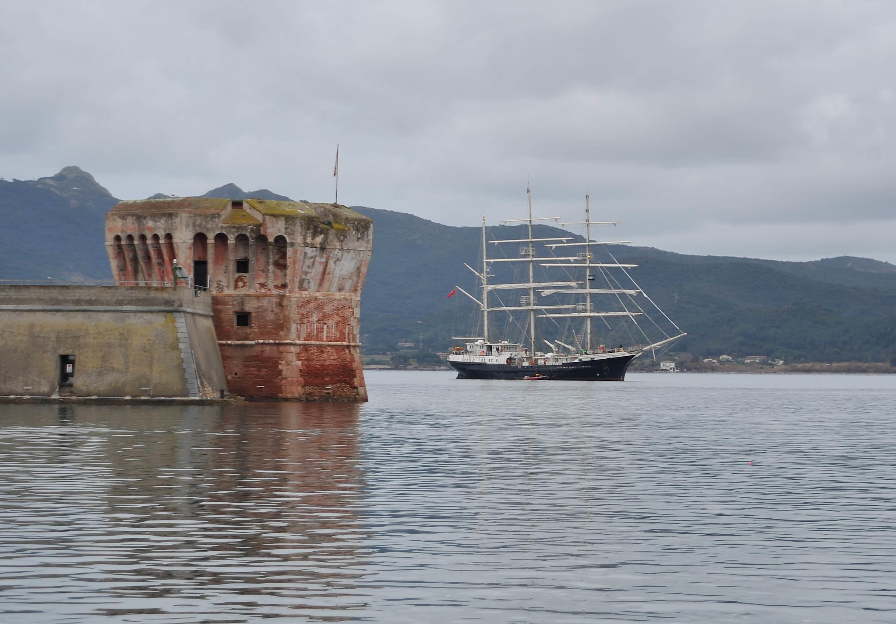 In porto ecco Tenacious, il veliero senza barriere 