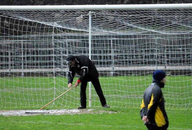 La pioggia ferma il calcio «Era impossibile giocare» 
