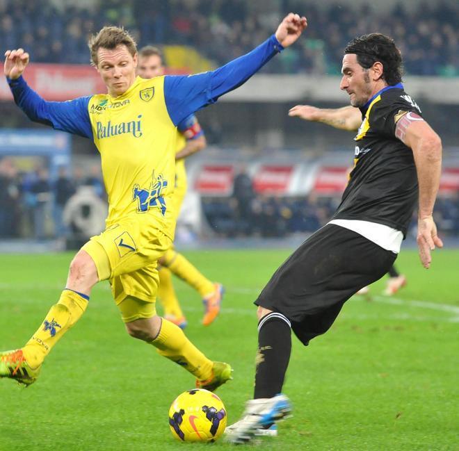 Perla di Cassano e ancora Lucarelli-gol: il Parma rimonta e affonda il Chievo