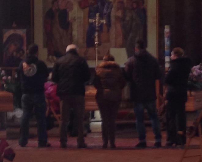 Prato, veglia in chiesa davanti alle salme di Lamberto, Angela e Marco Albuzzani 