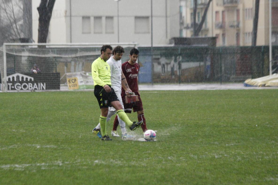 Viareggio-Pontedera si gioca giovedì 30