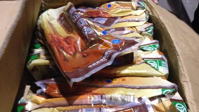 Sequestrati 3500 chili di pollo, anatre e molluschi surgelati importati dalla Cina