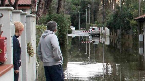 Anziano malato bloccato nel suo appartamento