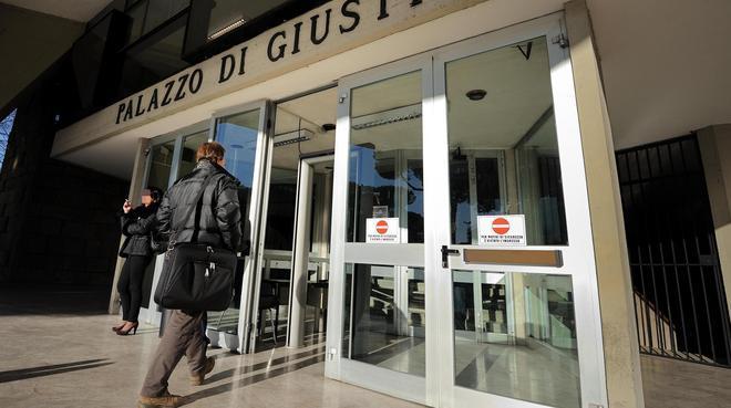 Cambiamonete manomesso, patteggia 4 mesi