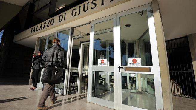 Cambiamonete manomesso, patteggia 4 mesi