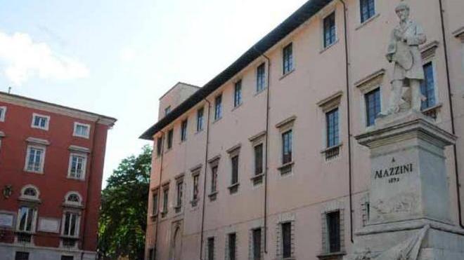 Idea: parcheggi a disco in piazza Accademia