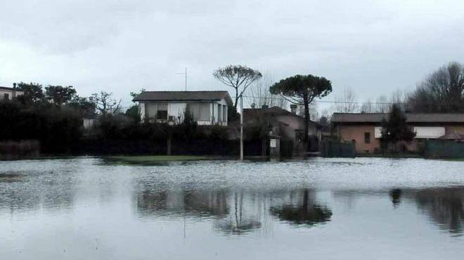 E a Marina la fognatura finisce nelle case