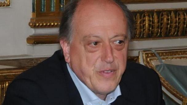Lucca, il sindaco minacciato per telefono