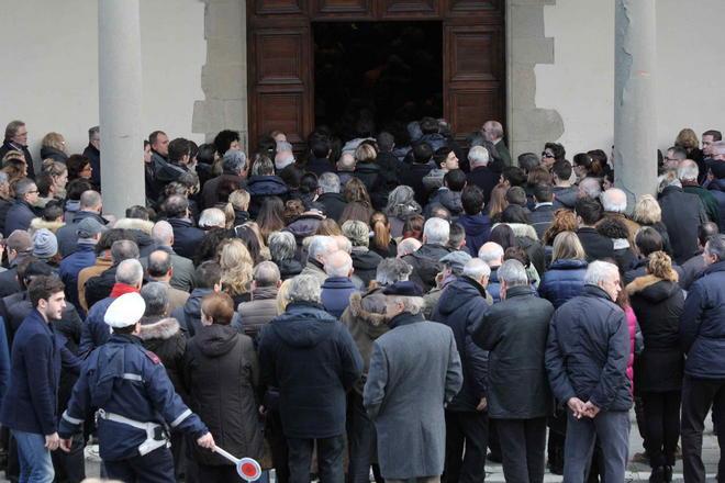 Folla ai funerali della famiglia Albuzzani 