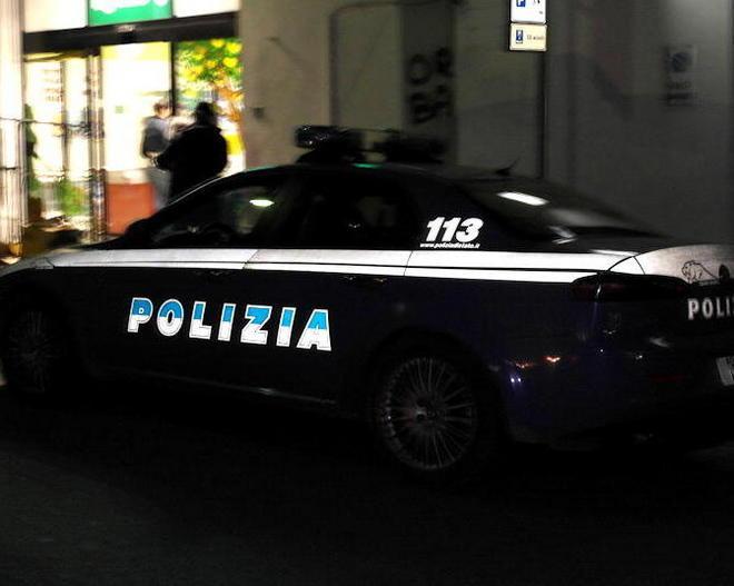 Rapina una studentessa con un coltello 