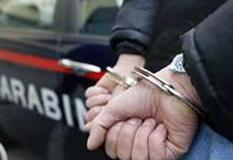 Filma l’amante e la ricatta: operaio finisce in manette 